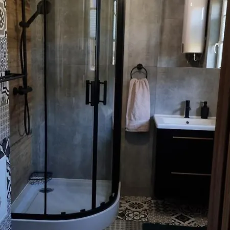 Pod Lasem Gorce Z Kominkiem I Jacuzzi 펜션